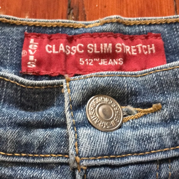 Levi’s High-Rise Mom Jeans - Picture 3 of 8